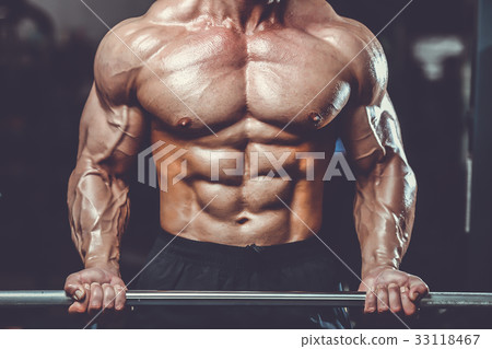 Caucasian sexy fitness model in gym close up abs. 33118467