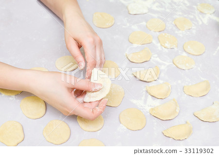 Woman's hands make ravioli Woman's hands make ravioli 33119302