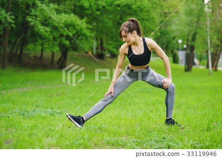 Girl in the park warming up sport Girl in the park warming up sport 33119946