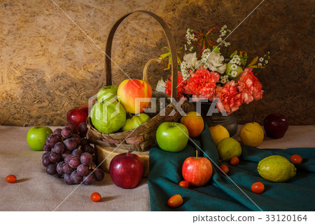 Still life with Fruits. 33120164