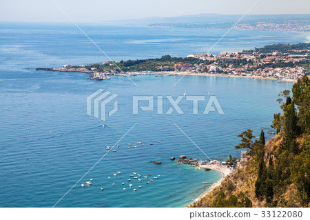 view of sea from Piazza IX Aprile in Taormina city 33122080