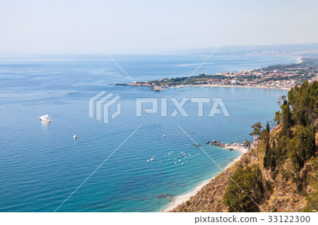 view of Ionic sea from Piazza 9 Aprile in Taormina 33122300
