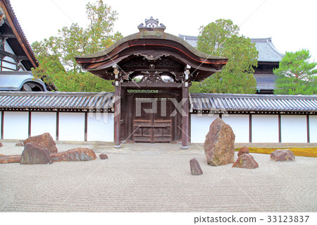 京都Tofukuji寺廟在初夏 京都Tofukuji寺廟在初夏 33123837