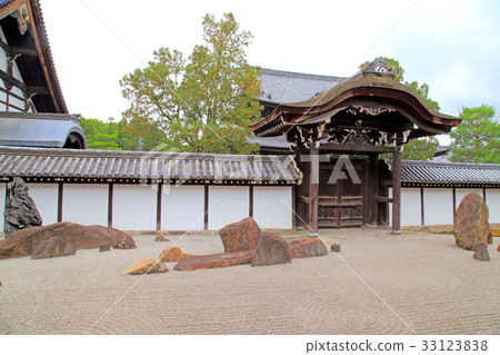 京都Tofukuji寺廟在初夏 京都Tofukuji寺廟在初夏 33123838
