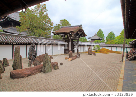 京都Tofukuji寺廟在初夏 京都Tofukuji寺廟在初夏 33123839