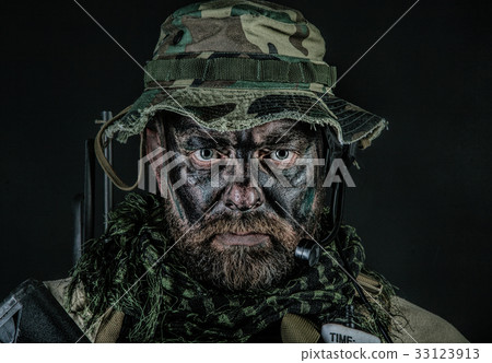 Jungle warfare closeup 33123913