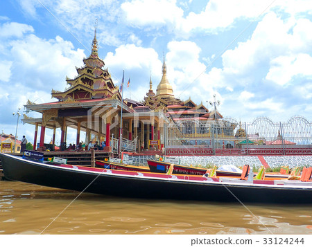 Myanmar Founder Woo Pagoda 33124244