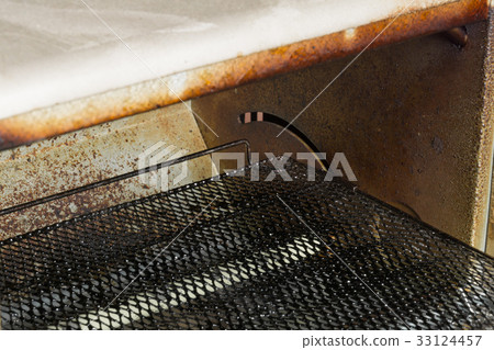 骯髒的烤箱多士爐的內部圖像 33124457