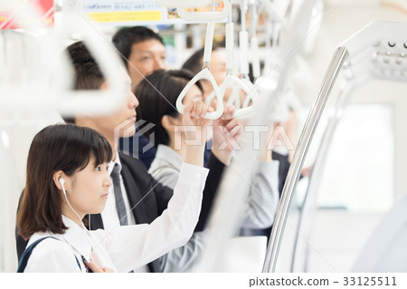 In the commuter rush train photography cooperation "Keio Electric Railway Co., Ltd." In the commuter rush train photography cooperation "Keio Electric Railway Co., Ltd." 33125511