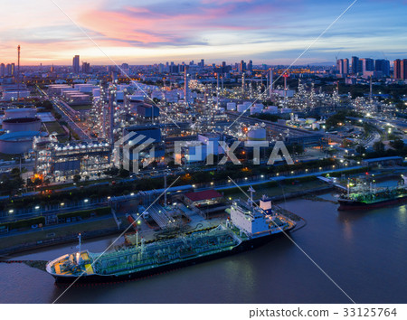 Twilight of oil refinery Twilight of oil refinery 33125764