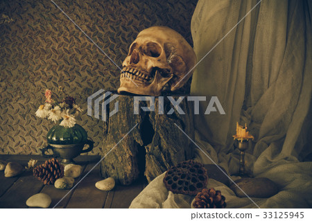 Still Life with a Skull. 33125945