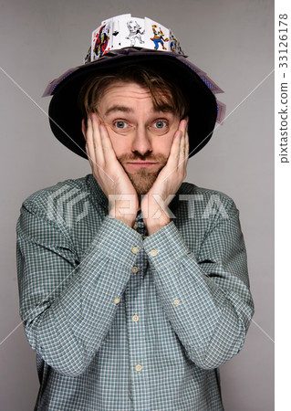 man in the hat of playing cards 33126178