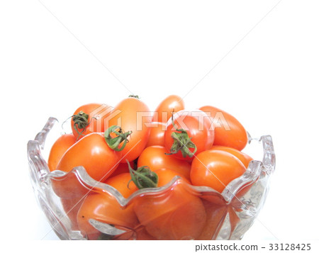 a bowl of tomato tomato small tomato saint tomato fruit red glass bowl fruit bowl 33128425