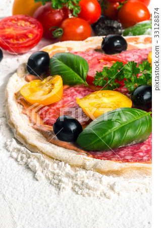 Cooking mini pizza Cooking mini pizza 33128874