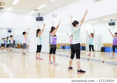 有氧運動健身健美操健身房婦女行使 33128934
