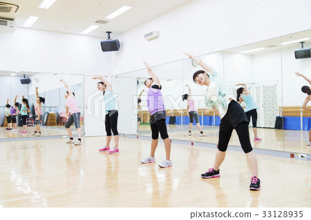有氧運動健身健美操健身房婦女行使 33128935