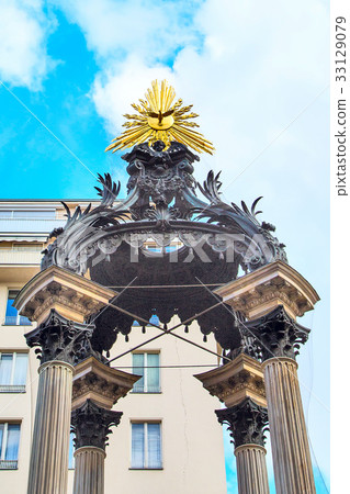 Details of Marriage or Wedding Fountain in Vienna  33129079