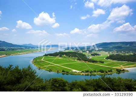 Nakdong River, Changzhou, Gyeongbuk, Korea Nakdong River, Changzhou, Gyeongbuk, Korea 33129390