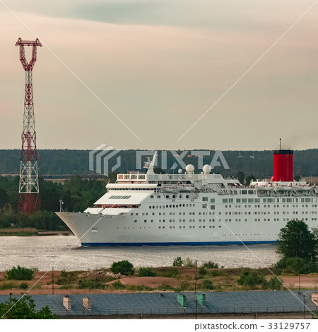 White cruise liner White cruise liner 33129757