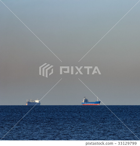 Blue bulk carrier Blue bulk carrier 33129799