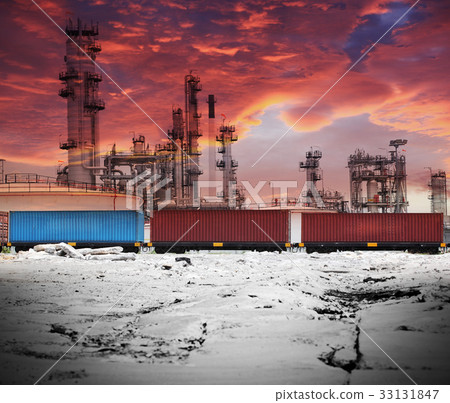 train with refinery 33131847
