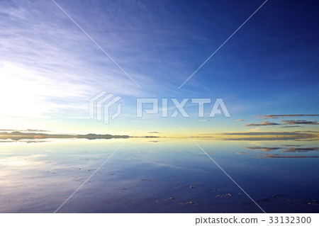 [Bolivia] Uyuni salt lake sunrise 33132300