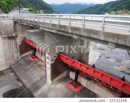 大壩的洪水 33132346