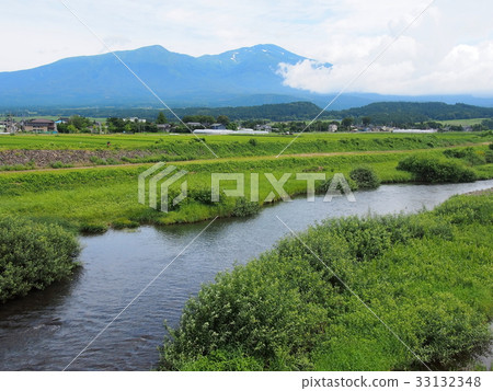 Mt. Chokai and the filming location of the movie “Okuribito” 33132348