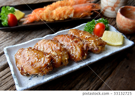 Fried chicken wing with in Japanese tebasaki Fried chicken wing with in Japanese tebasaki 33132725