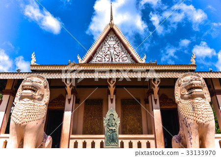 Wat Phnom, Phnom Penh, Cambodia. 33133970
