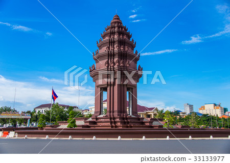 The Independence monument with in Phnom Penh 33133977