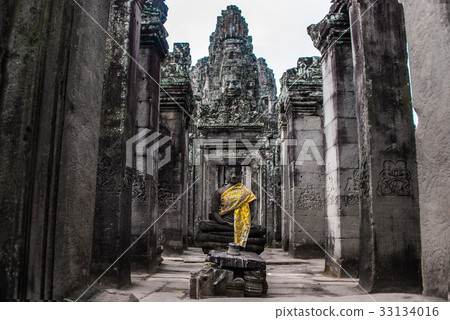 Bayon temple with smiling stone faces, Cambodia  33134016