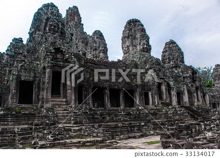 Bayon temple with smiling stone faces, Cambodia  33134017