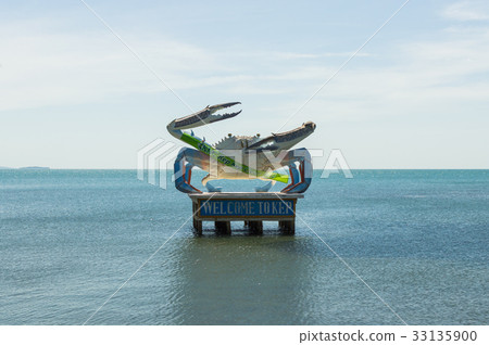 Crab statue in sea. Kep, Cambodia Crab statue in sea. Kep, Cambodia 33135900