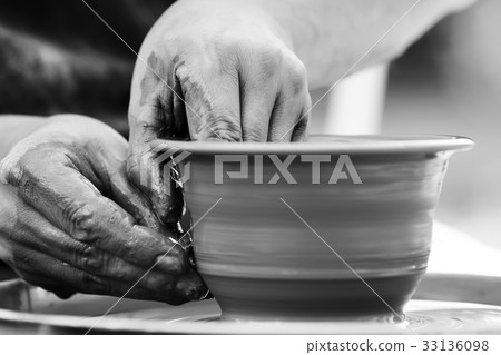 Potter making ceramic pot on the pottery wheel Potter making ceramic pot on the pottery wheel 33136098