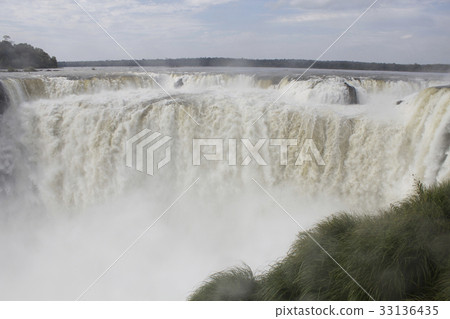 [The world's top three distribution] devil's throat of Iguazu Falls 33136435