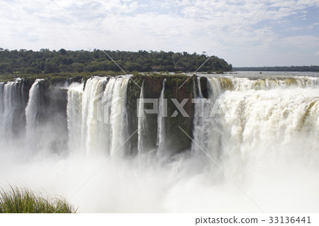 [世界三大發行]魔鬼的伊瓜蘇瀑布的喉嚨 33136441