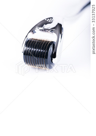 Derma Roller on white Derma Roller on white 33137025