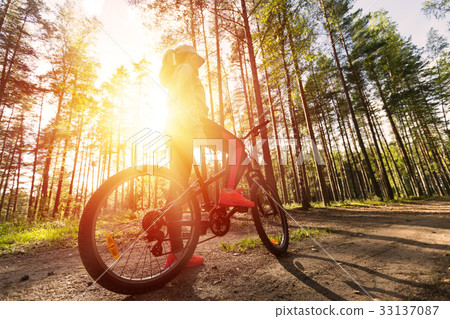 Woman riding a mountain bicycle at the forest 33137087