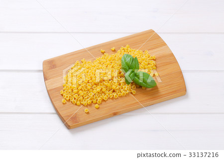 small pasta shells 33137216
