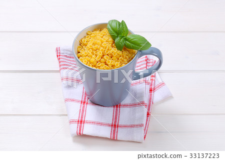 small pasta shells 33137223