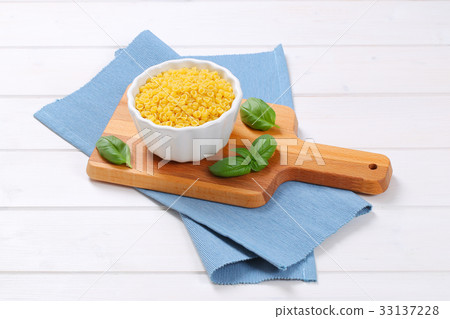 small pasta shells 33137228