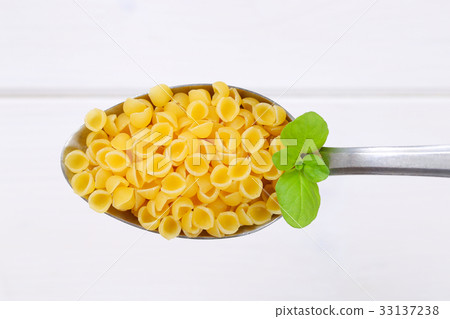 small pasta shells 33137238