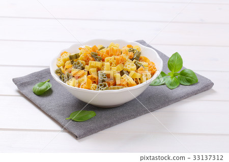 raw colored pasta 33137312