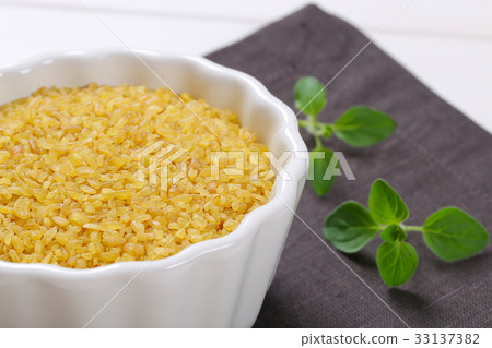 dry wheat bulgur dry wheat bulgur 33137382