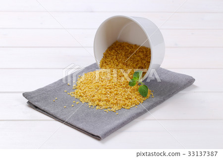 dry wheat bulgur dry wheat bulgur 33137387