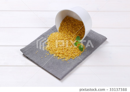 dry wheat bulgur dry wheat bulgur 33137388