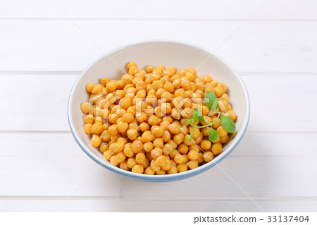 cooked chick peas 33137404
