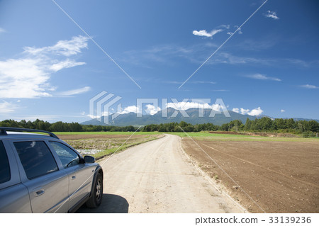 汽車和一條路 33139236