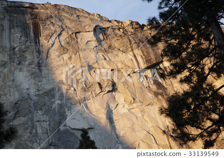 El Capitan in Yosemite National Park 33139549